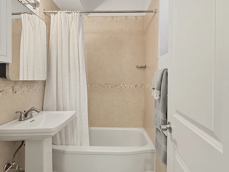 4489 Broadway #2D — Photo 11