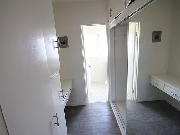 3rd image of 1033 S Westlake Ave #2A