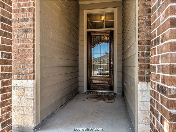 3rd image of 2601 Hailes Ln