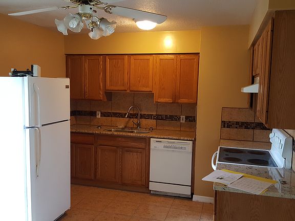 2nd image of 1183 Lakeview Dr