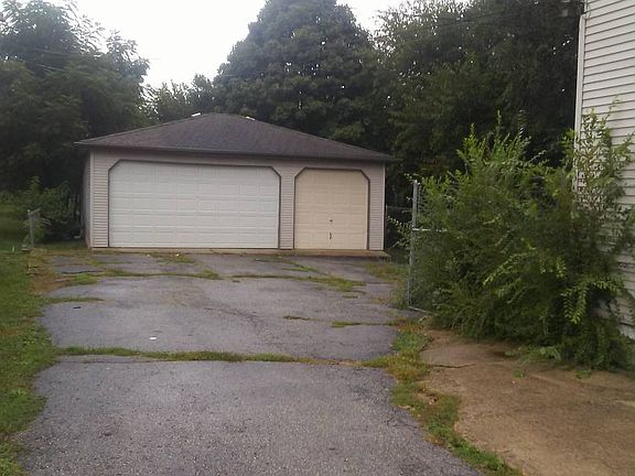 2nd image of 7508 Taft St