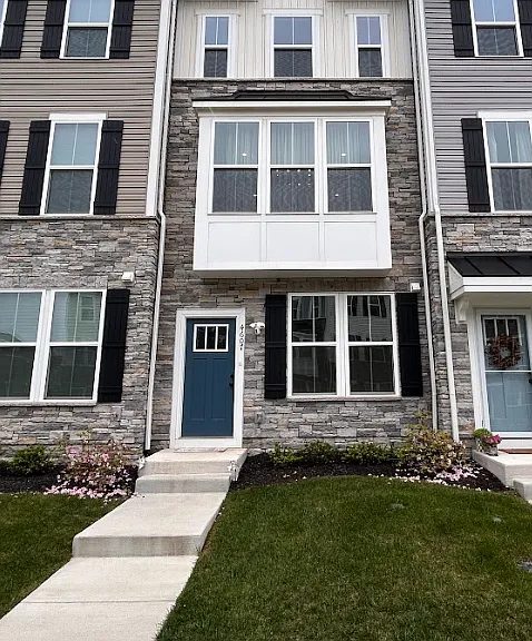 4607 Abbotswell Pl — Photo 1