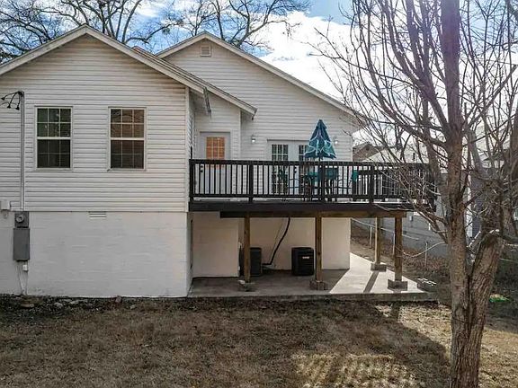 3rd image of 4420 Lee Ave