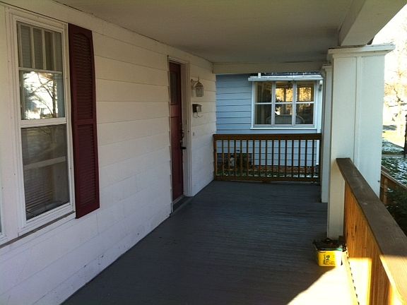 3rd image of 939 S Twyckenham Dr