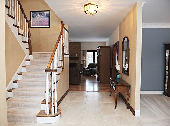 3rd image of 1016 W Bombay Way