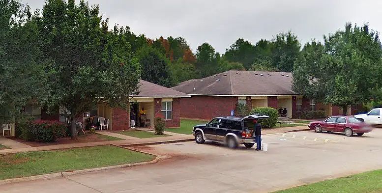 2nd image of 1000 Desoto Dr #1