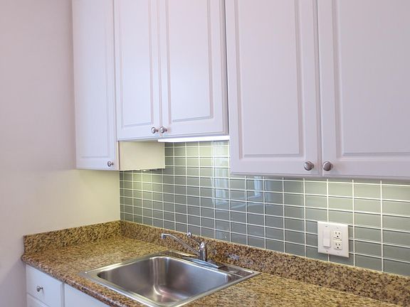 5th image of 2655 Pine St #102