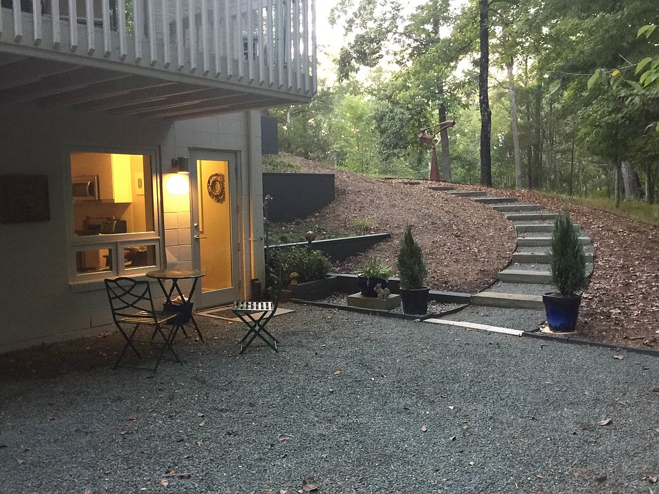 1st image of 1908 S Lakeshore Dr