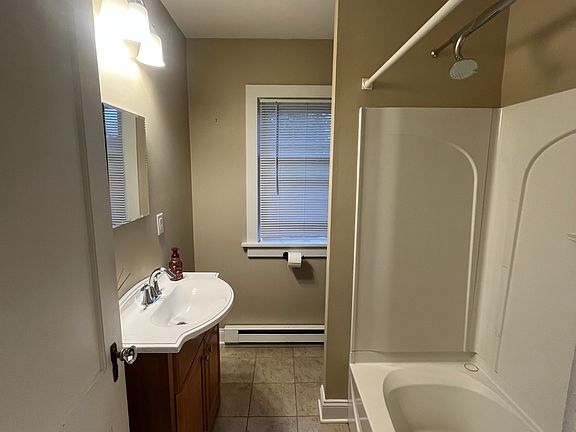 5th image of 65 New London Rd Unit 2