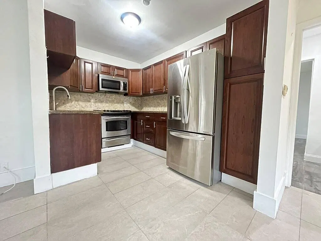 3 bed, 2.0 bath, 1356 sqft, $2,700 — Photo 2