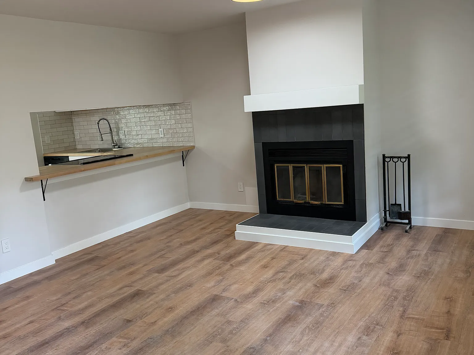 2433 10th St — Photo 3