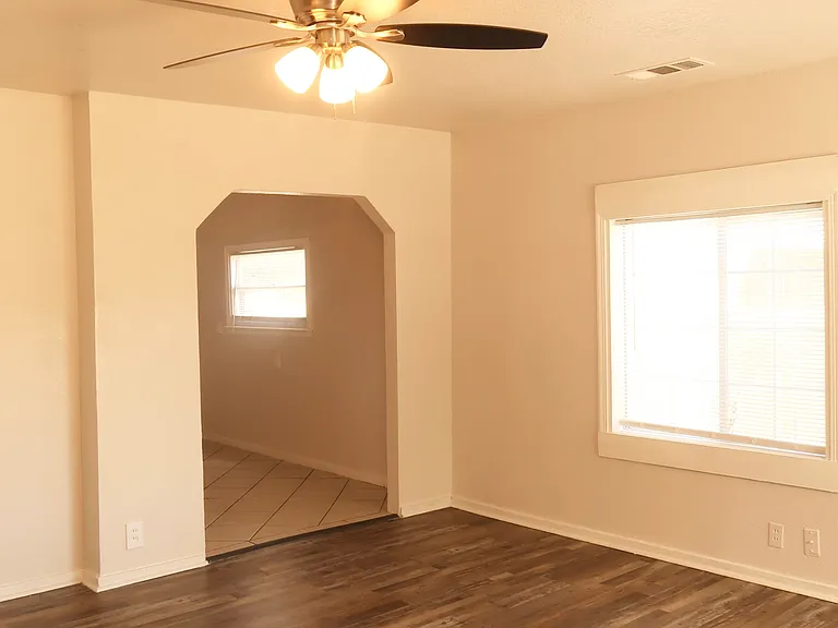 3945 E Madison Ave — Photo 2