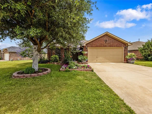 249 Creekside Dr, Saginaw, TX 76131