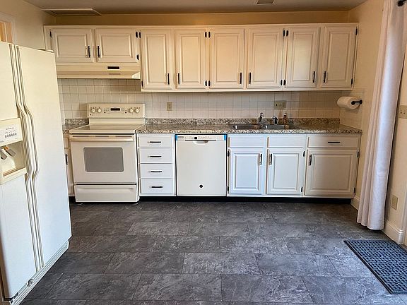 2nd image of 7555 Mount Hood St