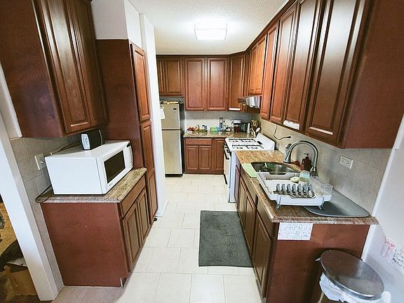 2nd image of 1964 Newbold Ave #302