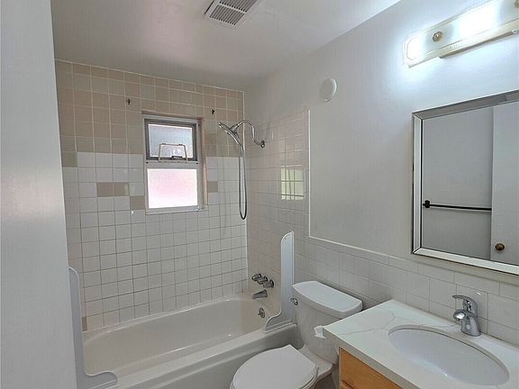 4th image of 7111 meadowdale beach Road