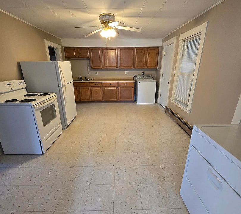 1st image of 212 Waldo St #3