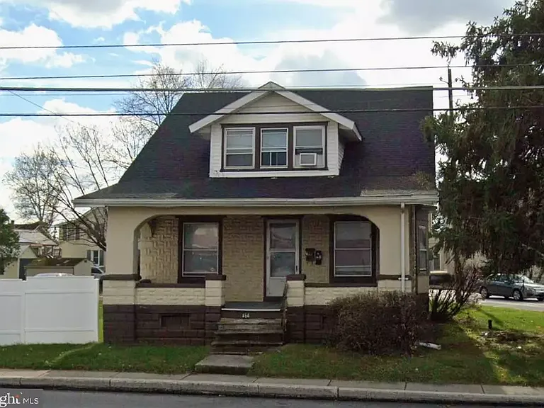 464 W Penn Ave #1 — Photo 1