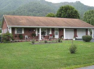 135 Spring St, Hampton, TN 37658