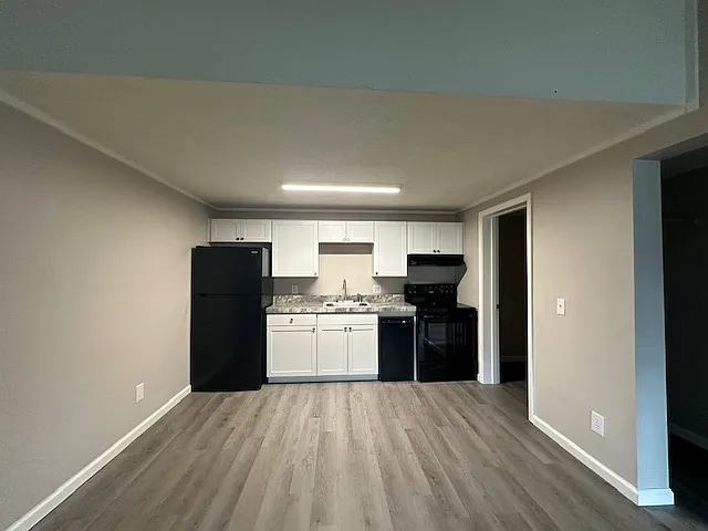 Red Deer Apartments — Photo 3