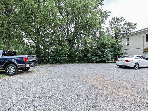 5th image of 2105 Park Ave