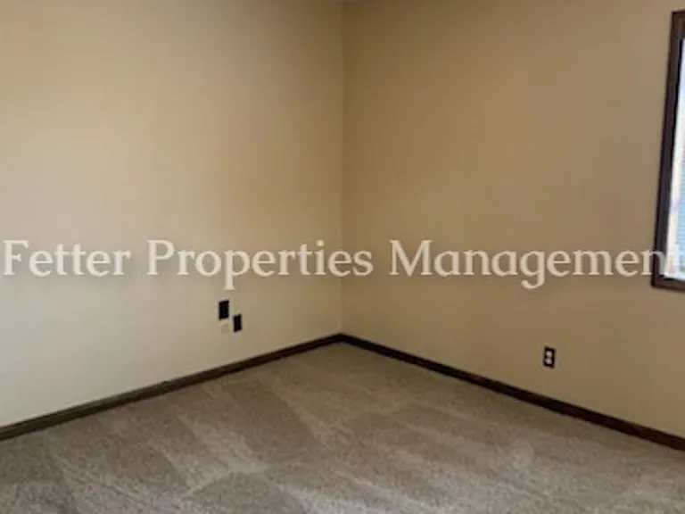 6566 Heathervale Ct — Photo 8