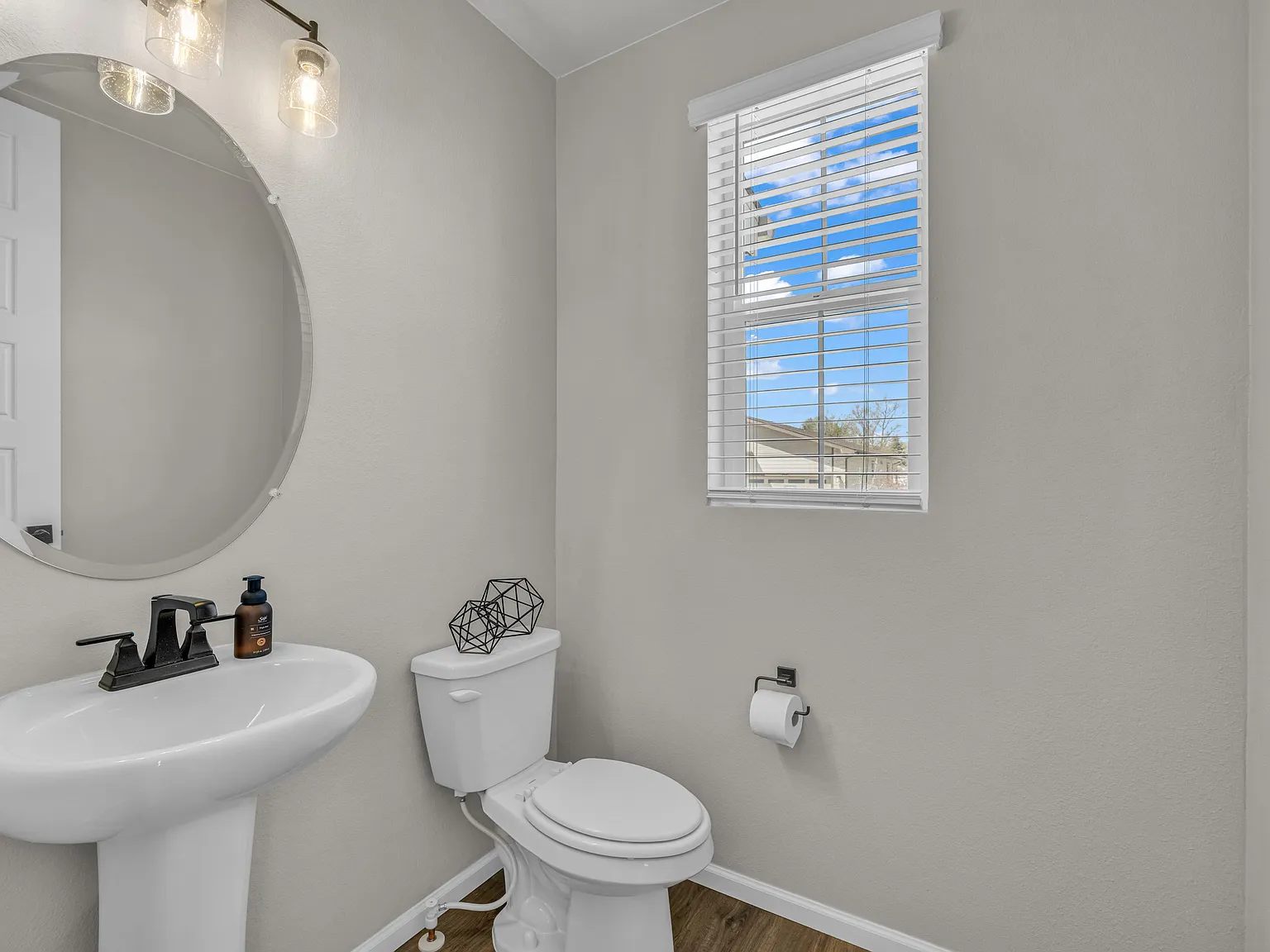 3 bed, 1372 sqft, $3,400 — Photo 4