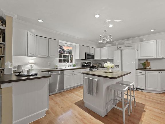 4th image of 4375 Castleton Rd