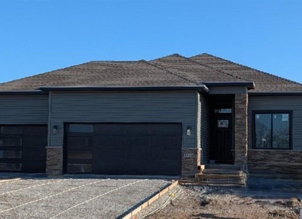 1st image of 3064 Ridgeview Cir