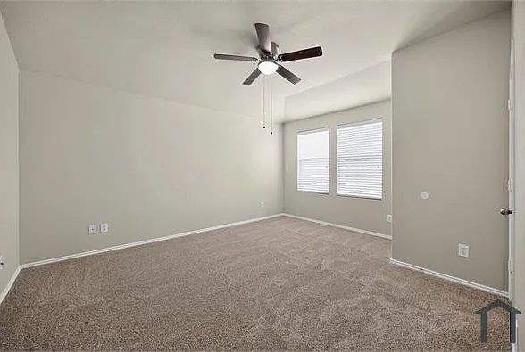 515 Harding Ln — Photo 24