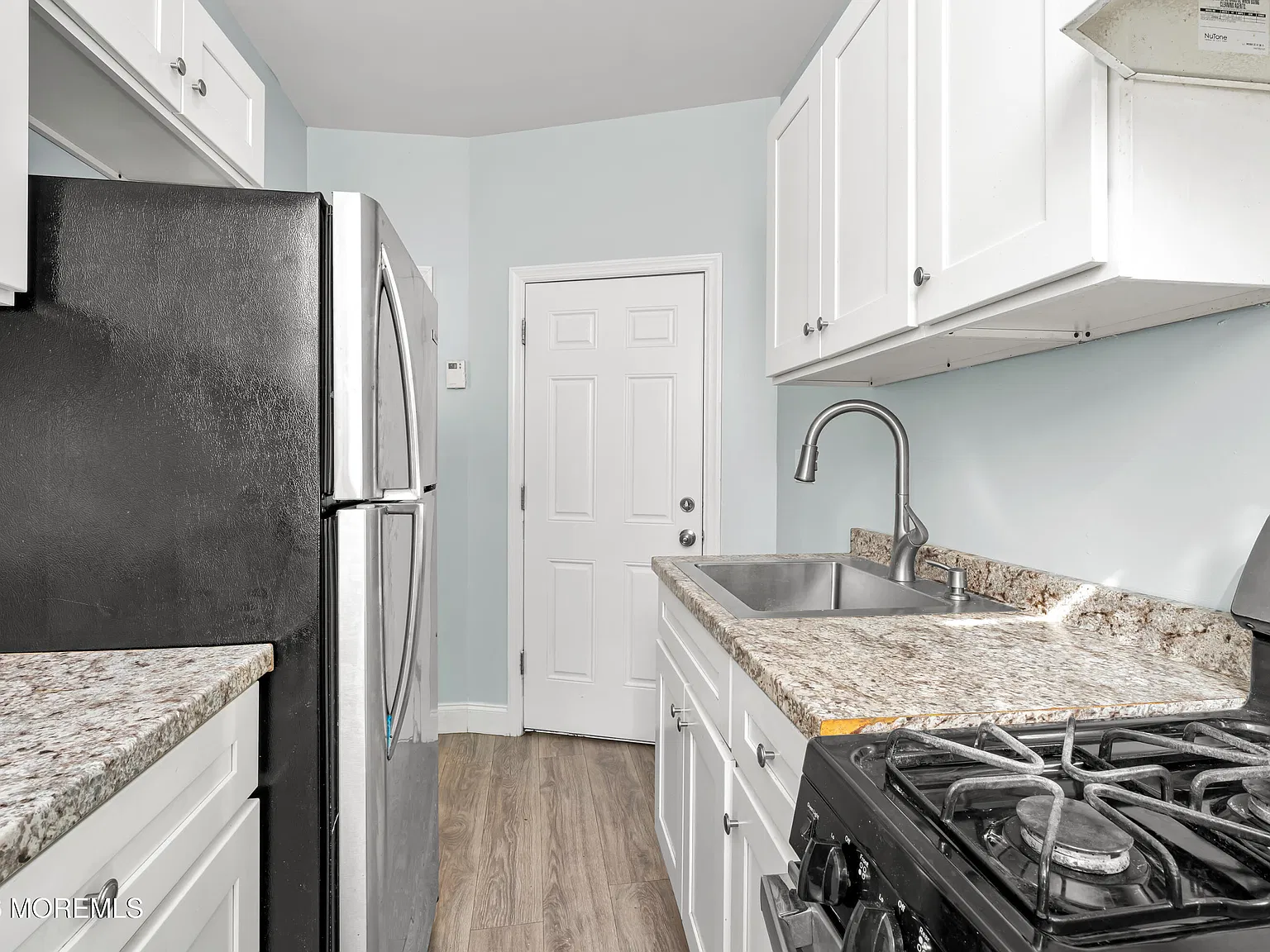 3 bed, 1.5 bath, $2,400 — Photo 2