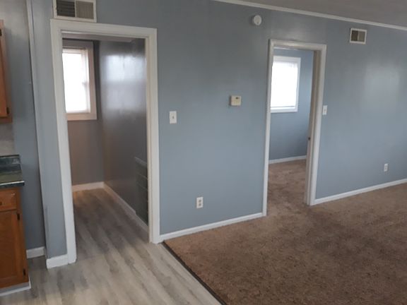 4th image of 611 1/2 S Russell Ave APT 2