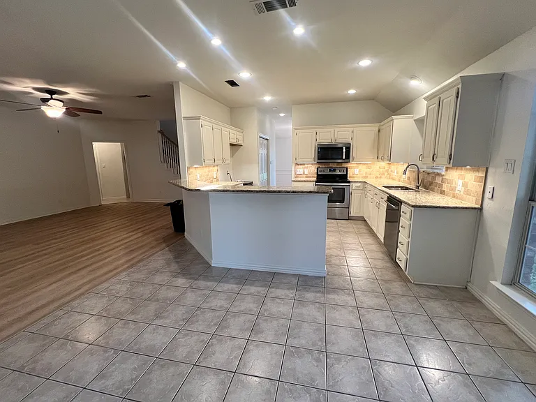 127 Mockingbird Ln — Photo 3