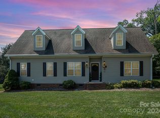 617 N Race St, Statesville, NC 28677