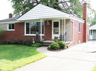 26201 Cubberness St, Saint Clair Shores, MI 48081