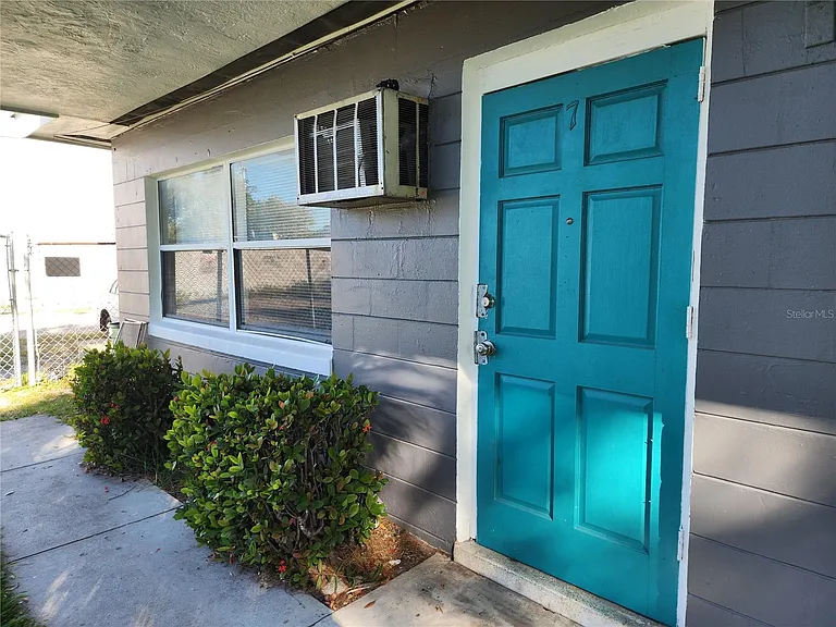 2219 Highland St S #7 — Photo 1