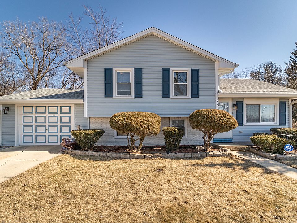1st image of 21951 Balmoral Dr