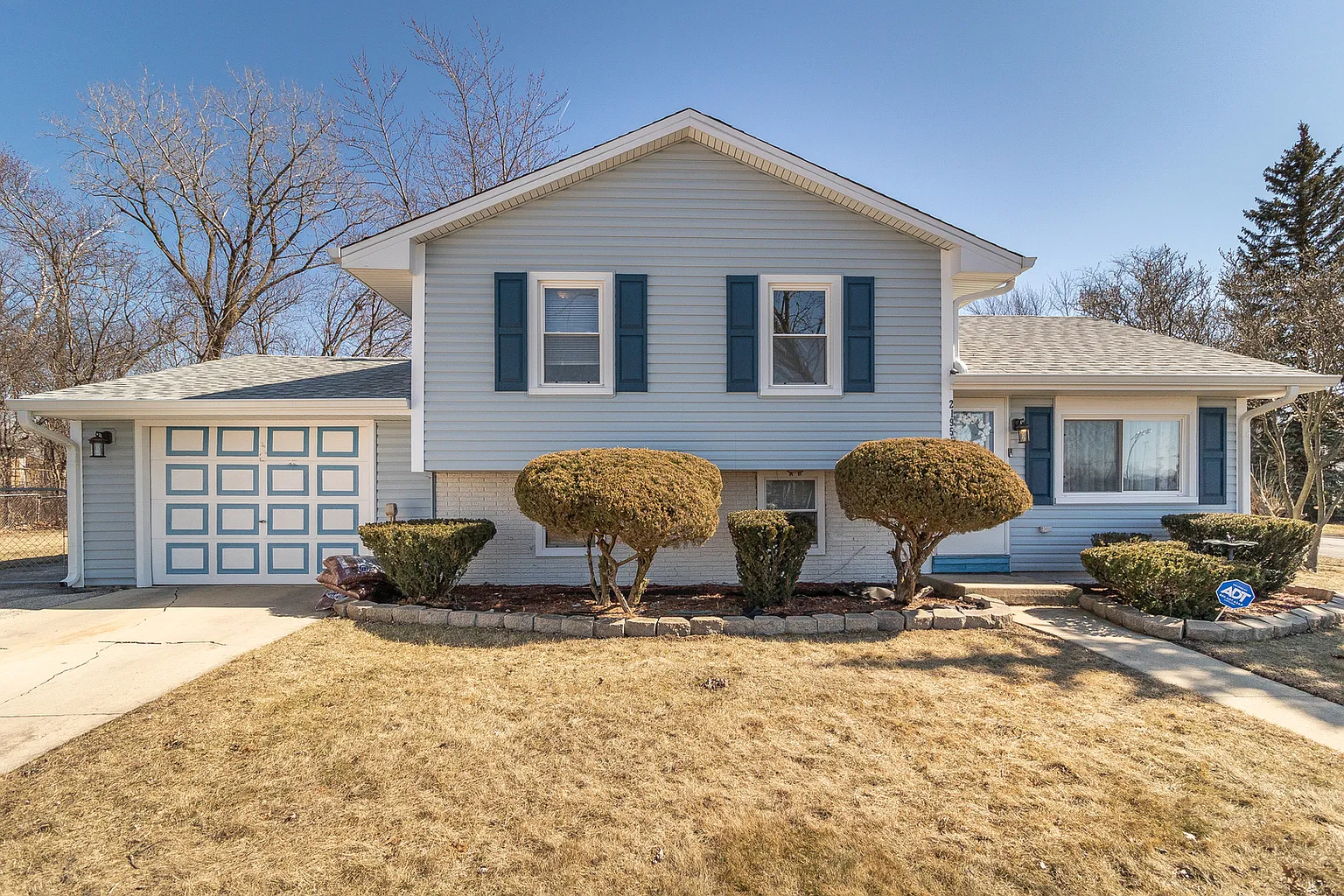 21951 Balmoral Dr photo 1