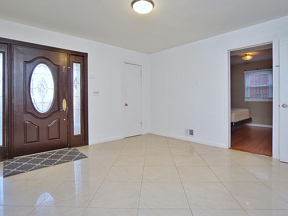 2nd image of 327 Woodbine Ave