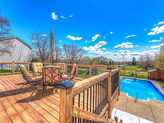 4th image of 931 Briar Glen Ln