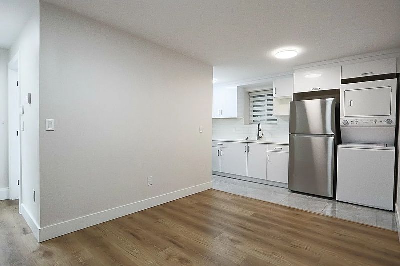 Surrey Apartment for rent - 2 Bedrooms — photo 2