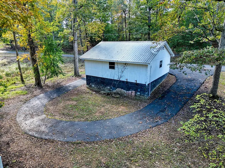 376 Peachtree Dr — Photo 46