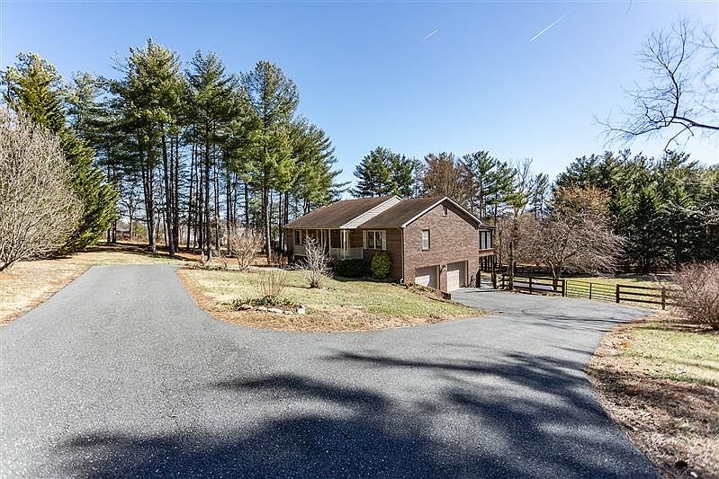 1st image of 141 Rosebud Ln