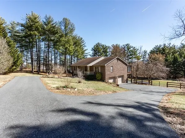 141 Rosebud Ln, Staunton, VA 24401