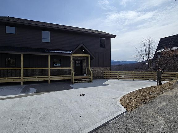 3rd image of 748 Village Loop Rd