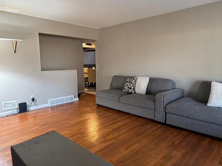 33905 Clifton Dr — Photo 3