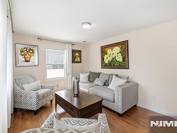 5th image of 35 Colonial Avenue