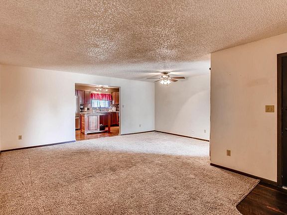 4th image of 2215 Mountair Ln