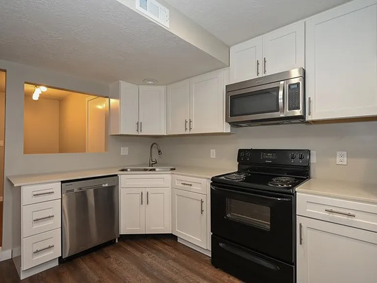 1911 W Bowling Ave #2 — Photo 5