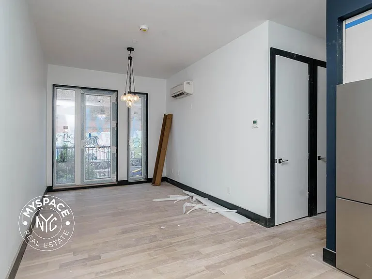 923 Broadway #4C — Photo 17